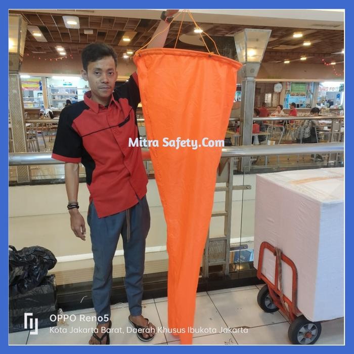 

Terlaris Windsock Penunjuk Arah Mata Angin Ukuran 50x30x150 cm Promo SALE