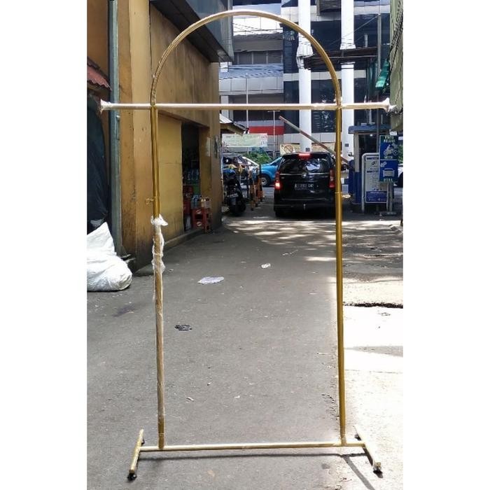 Gawang besi pajangan baju oval gold