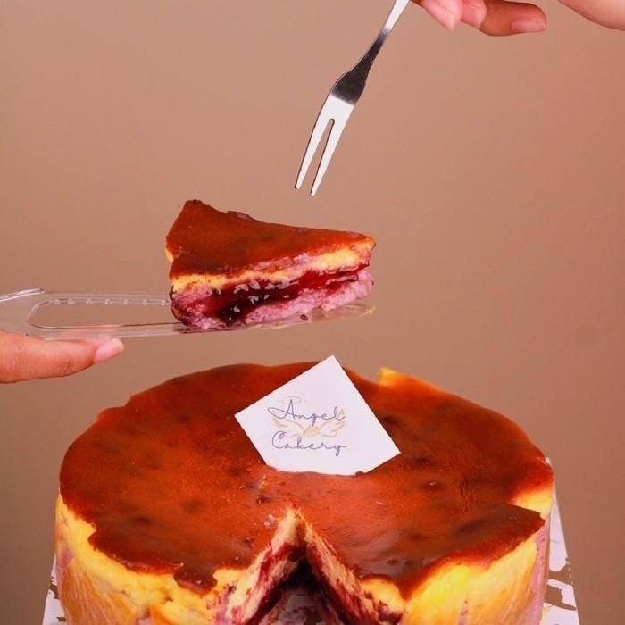 

Basque Burnt Cheese Cake Blueberry 15Cm Kue Ulang Tahun Dan Hari Raya
