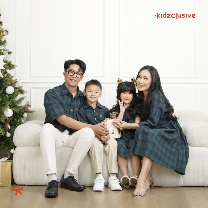 Kidzclusive - FAMILY SET EMERALD Baju natal kemeja natal dress natal Couple Family Set (Dijual
