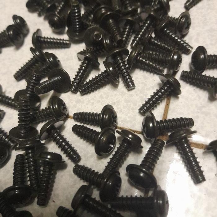 sekrup M.5x15 panjang 1,5cm + diameter badan 5 mili *