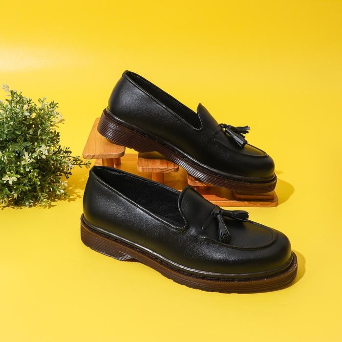 Sepatu Loafers Tassel Pria Wanita Sepatu Tassel Docmart Flavio Boston
