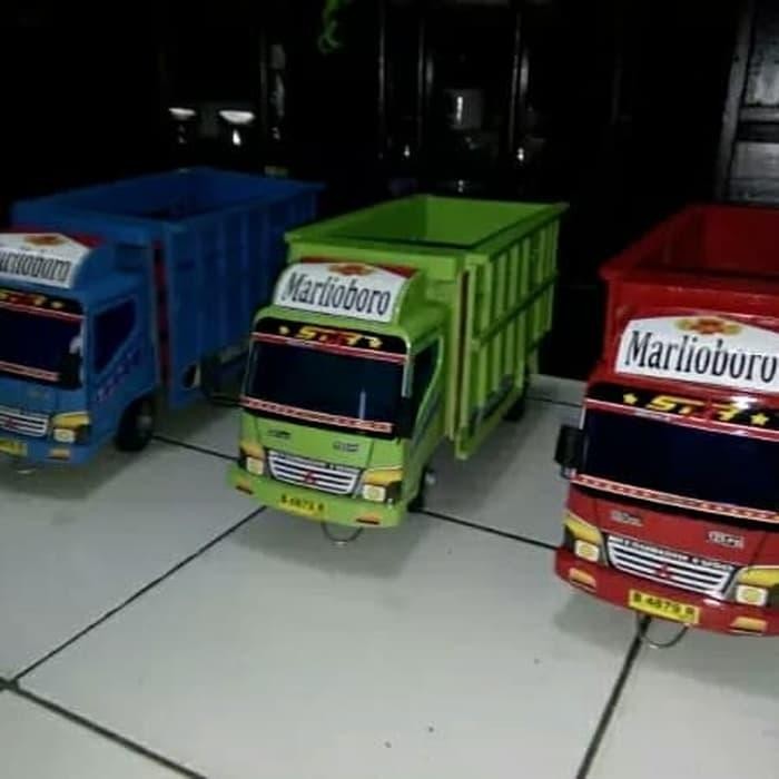 Mobilan Truk Kayu
