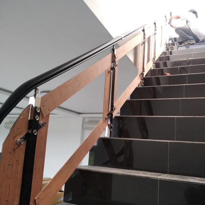 (Allthebest) Railing tangga hitam / balkon kaca minimalis / pagar kaca