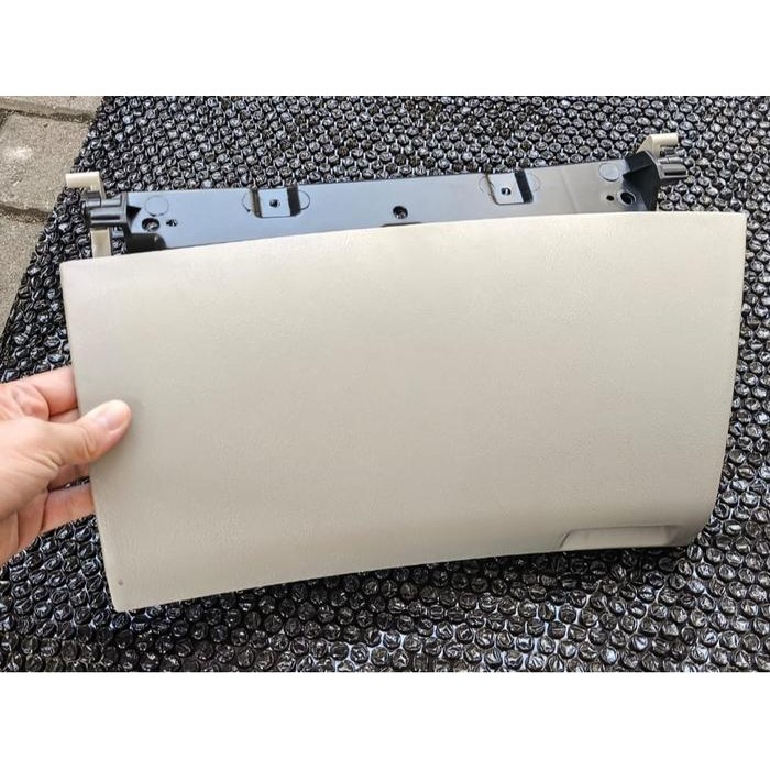 Tutup Laci Dashboard Mobil Innova 2004 - 2015