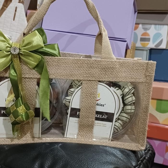 

parcel lebaran cookies hampers