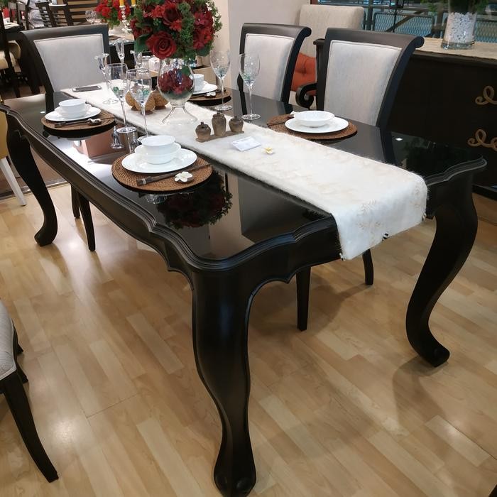 Meja Makan Kaki Kambing