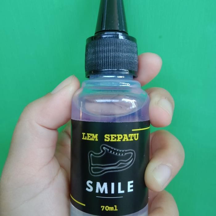 

AT lem putih. lem sepatu. kuat dan super rekat.