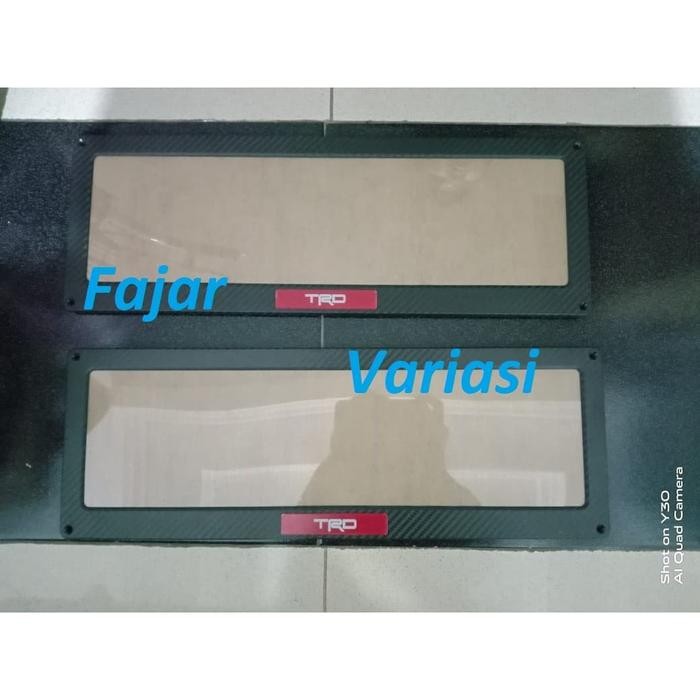 COVER / DUDUKAN TEMPAT PLAT NOMOR MOBIL AKRILIK IZY CARBON Xpander