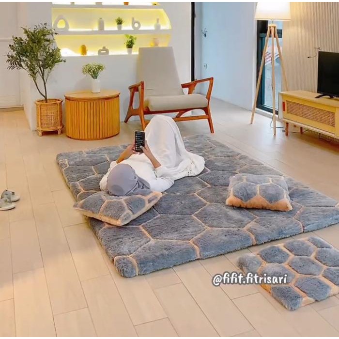 Bebas Ongkir! Gian Karakter - Karpet Bulu Tebal / Kasur Lantai Bulu / Busa Motif Hexagon Premium
