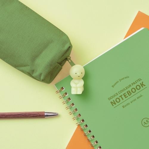 

SMISKI Zipperbite - Hugging Knees