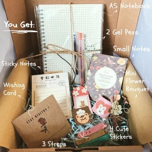

Custom Hampers Stationery Journal Kit Wisuda-Kak Malversasi