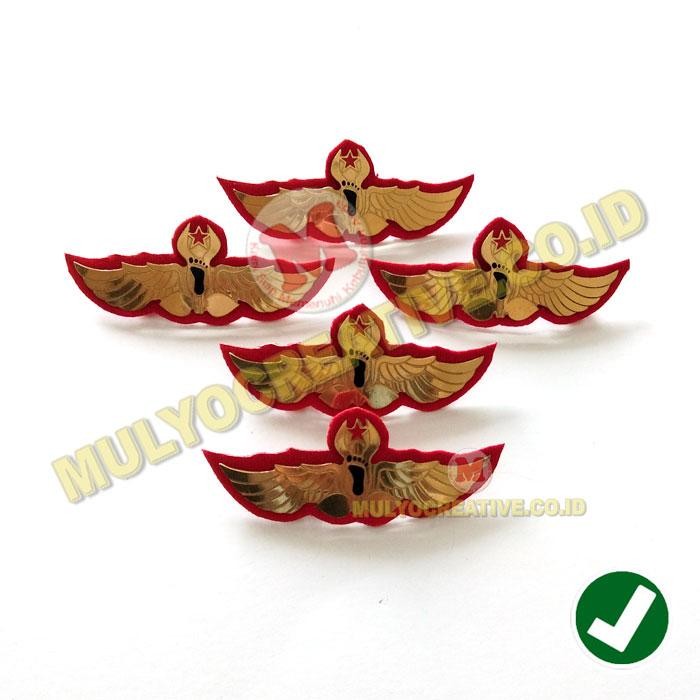 

Wing Tapak Hitam Bintang Merah Pramuka - Lencana Tapak Pramuka PREMIUM