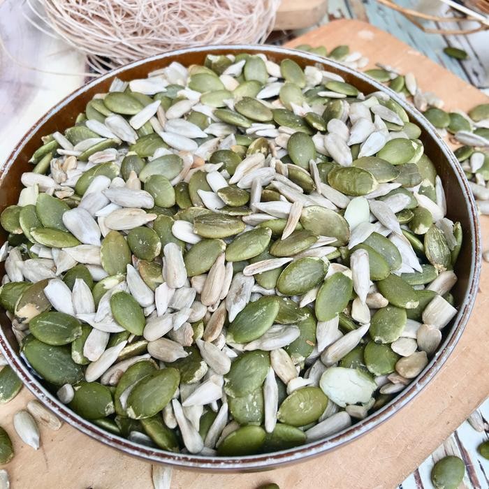 

3YC3 Mix Pumpkin & Sunflower Seeds 1Kg