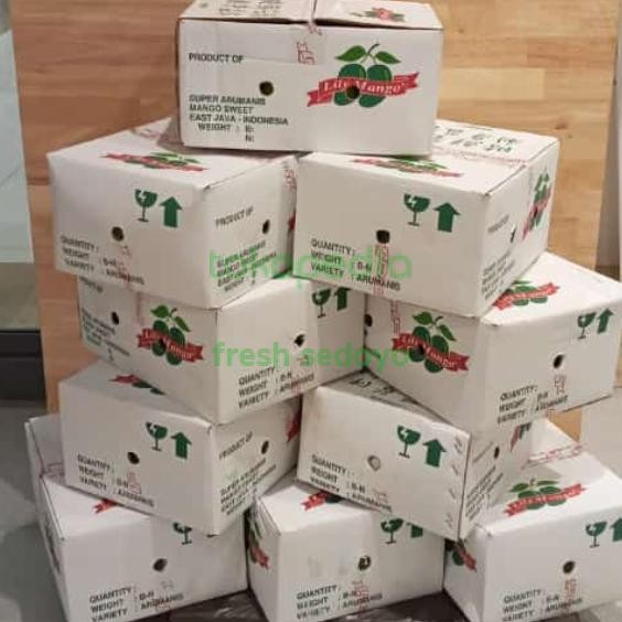 

SIAPKIRIM mangga lily box / mangga matang pohon 5kg isi 12buah / mangga lili READY STOCK