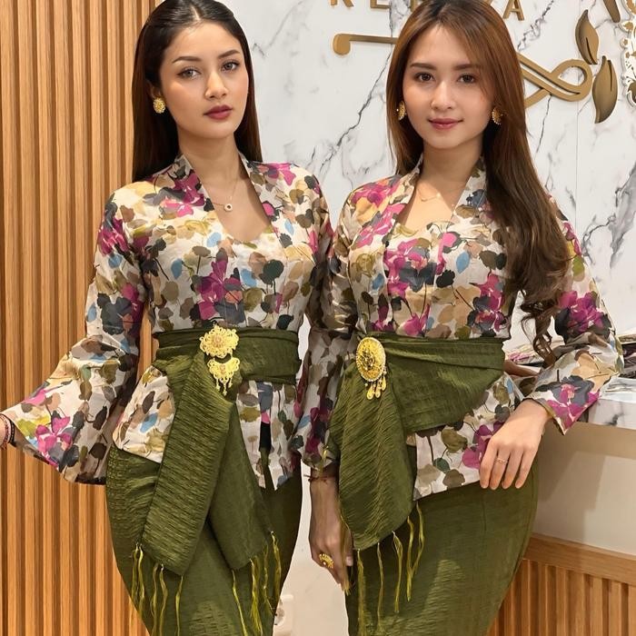 

KEBAYA SIFON BUNGA SUTRA. KODE 1332