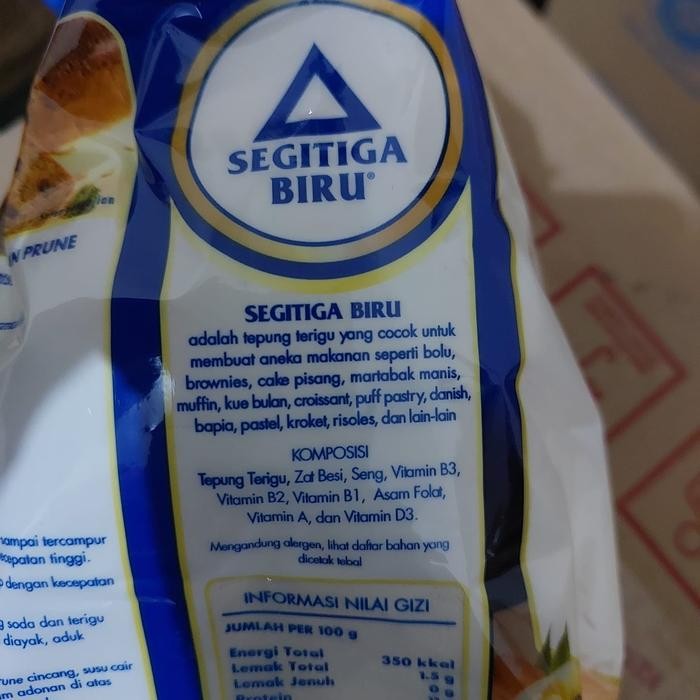 

1 Dus 12 Bungkus Terigu Segitiga Biru / Cakra Kembar / Kunci Biru 1 Kg