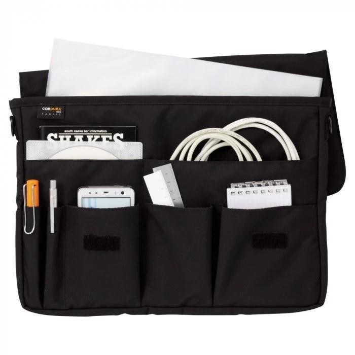 

Lihit Lab Tas Pouch Serbaguna A-7577