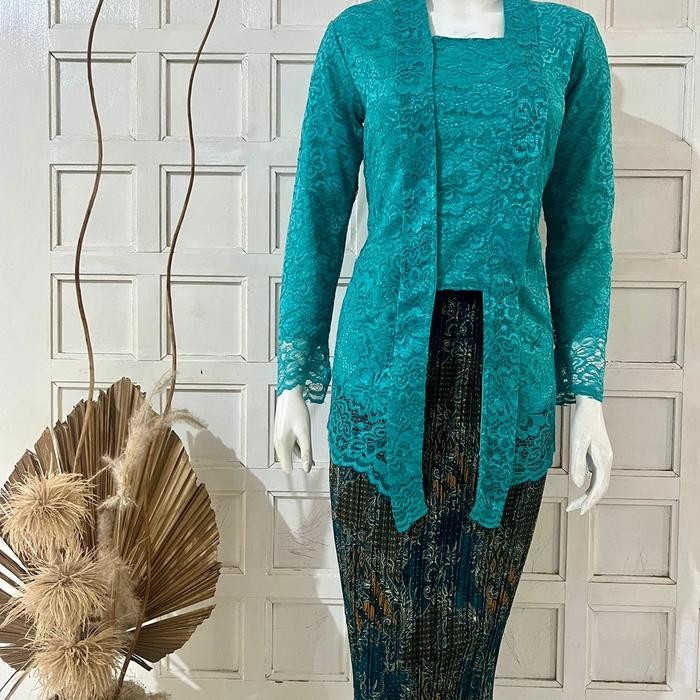 ATASAN KEBAYA BROKAT KUTU BARU/KEBAYA BROKAT/KEBAYA WISUDA