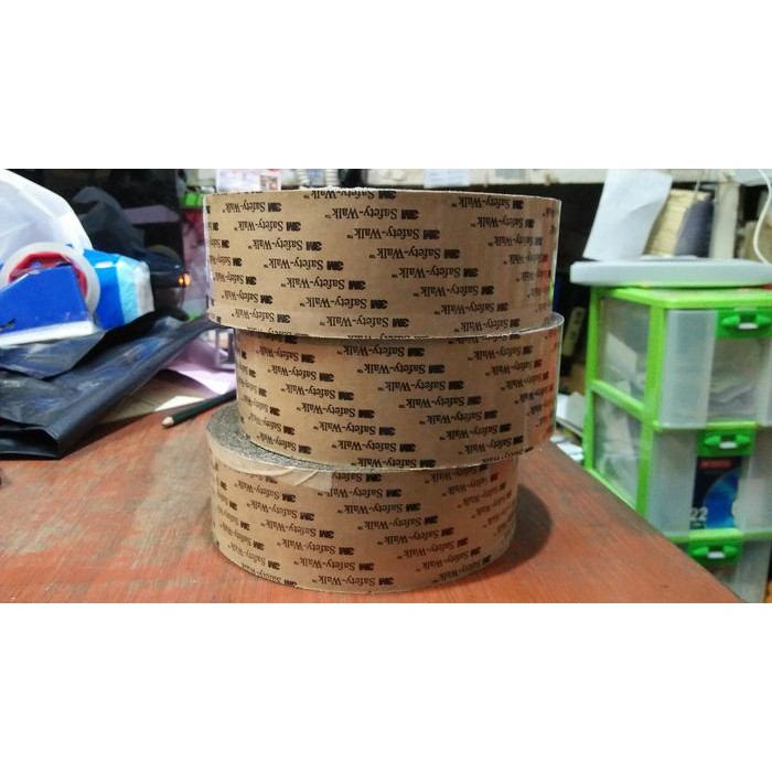 Isolasi Lantai Safety Walk 3M 610-Uk 2"-Anti Slip 3M