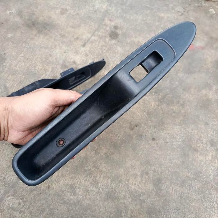 

Promo Cover rumah saklar tombol power window kaca pintu penumpang Xenia Avanza lama copotan Harga