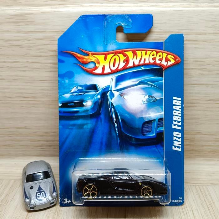 Hot Wheels Enzo Ferrari Hitam