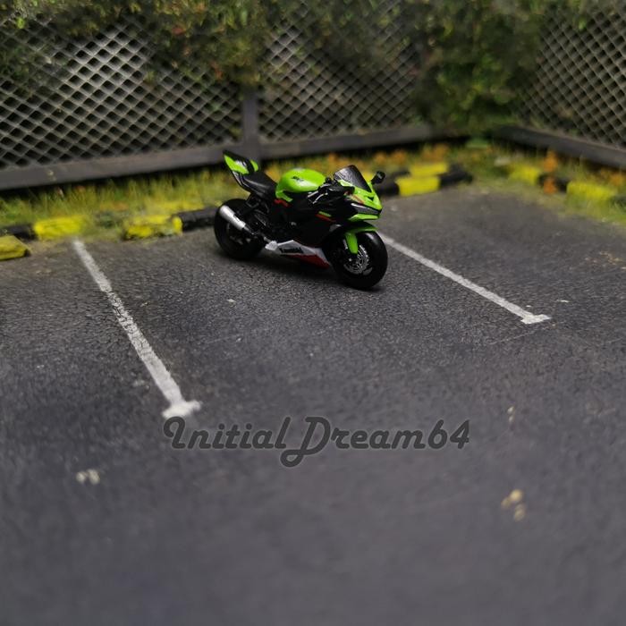 Miniatur Motor ZX6R ( Rolling / ban mutar ) Skala 64