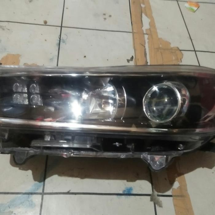 Headlamp Innova Venturer Bekas