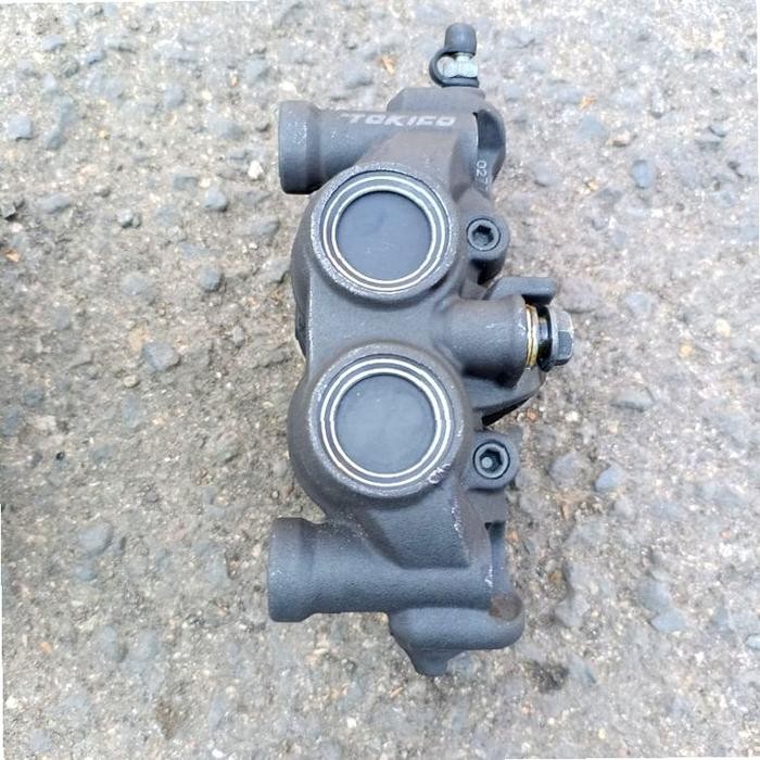 Sparepart Kendaraan TOKICO KACAMATA PITCH 108 KALIPER TOKICO KACAMATA KANAN KALIPER TOKICO KACAMATA