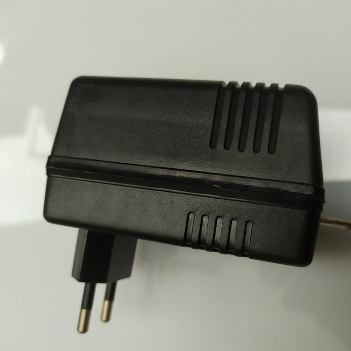 Musedo Rixton - Adaptor Efek Gitar Dan Bass Stompbox 9 V Dc Negative Center