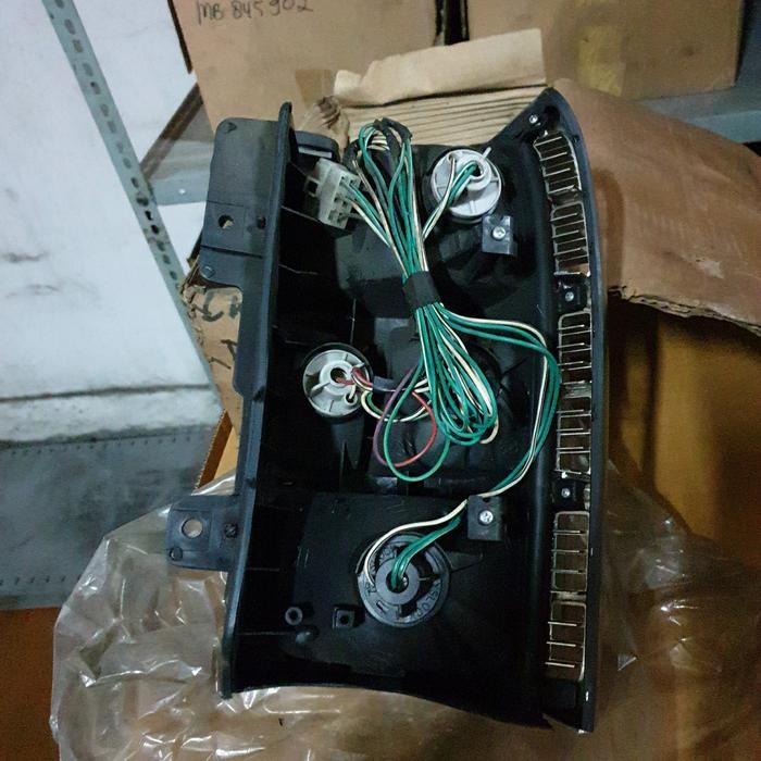 Lampu Stoplamp Kiri Pajero 3.000Cc V43 1997 Depo