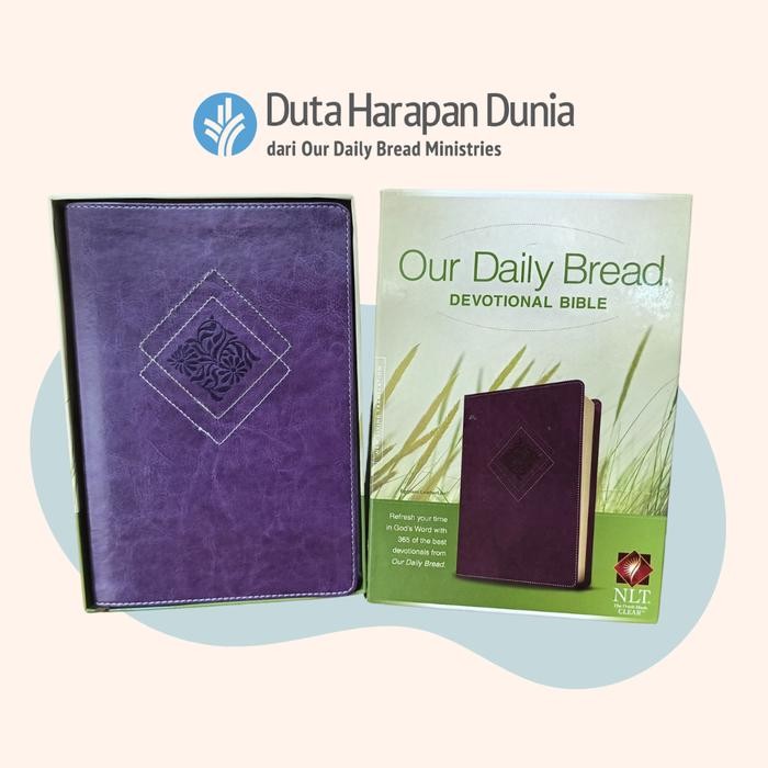Bible/Alkitab: Our Daily Bread Devotional Bible - Nlt