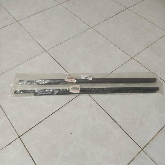 Pelipit Kaca Depan Luar Suzuki Splash Original SGP