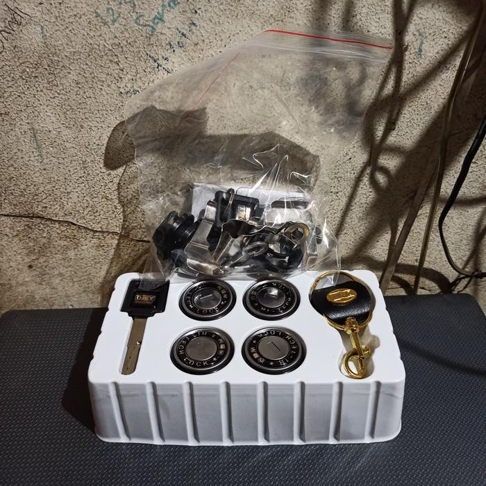 Kunci Pintu Mobil 4 Pintu Universal