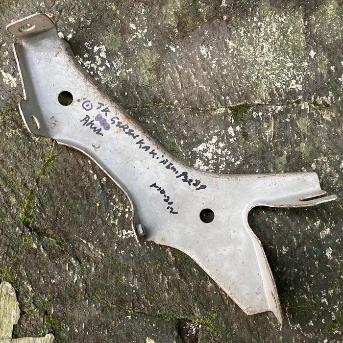 Bracket Breket Bemper Depan Kiri Lh Kijang Super 5K Toyota Original