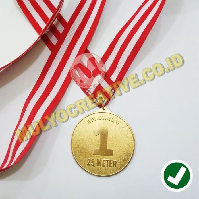 

Medali Kejuaraan Medali Emas Perak Perunggu Medali Lomba PREMIUM