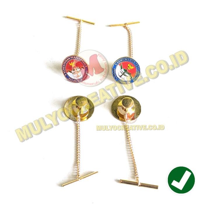 

Pin Logo Kementerian Pertahanan Pengait Dandang Rantai Pin Kemenhan PREMIUM