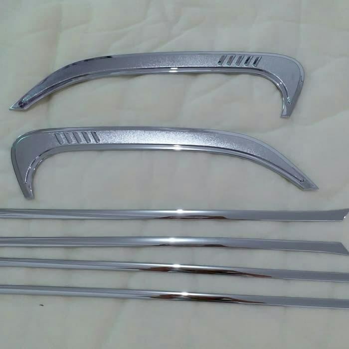 New End Pilar Lis Kaca Belakang Baris 3 Toyota Innova 2005-2015