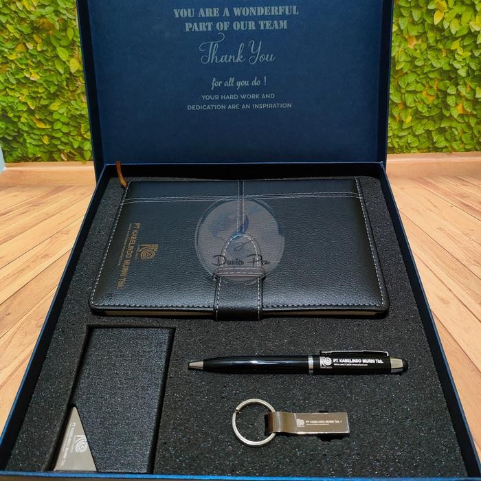 

Giftset USB Premium (Usb + Pen+ Notes A5+Card Holder) Gift set Elegan