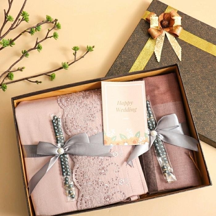 TERBARU hampers for couple mukena sarung (free kartu ucapan)