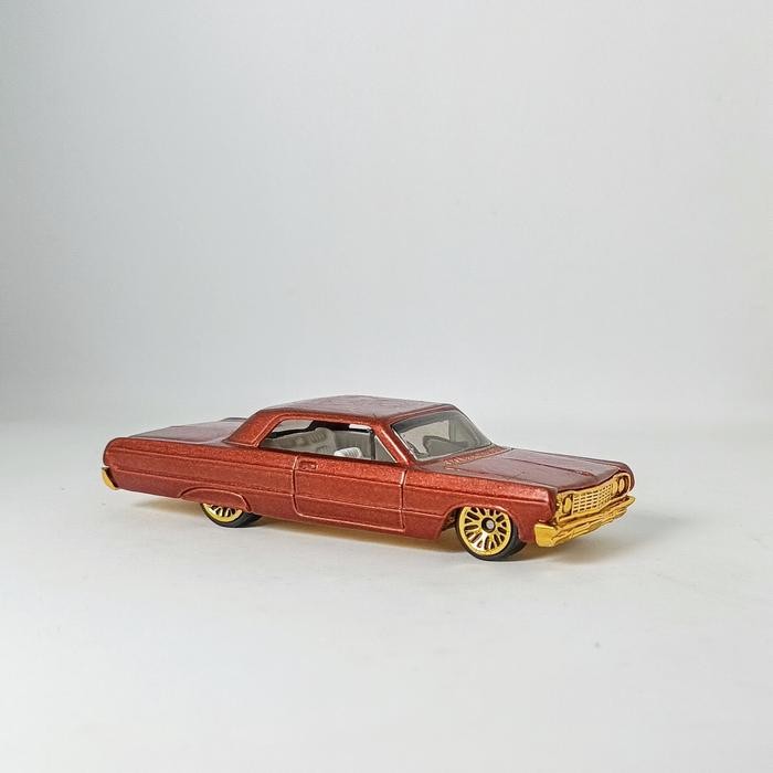 HOT WHEELS 64 IMPALA PIN HEDZ