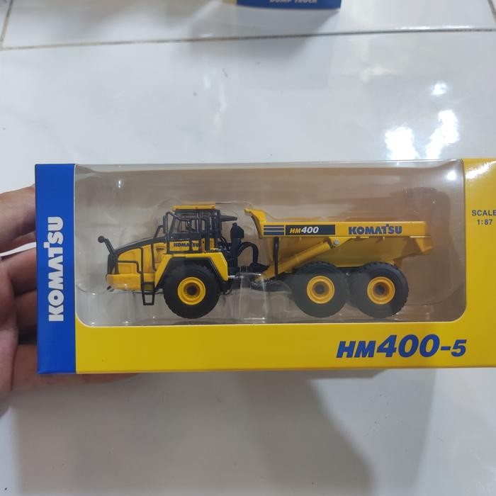 DEALER BOX MINIATUR ALAT BERAT KOMATSU ARTICULATED DUMP TRUCK HM400-5 1/87