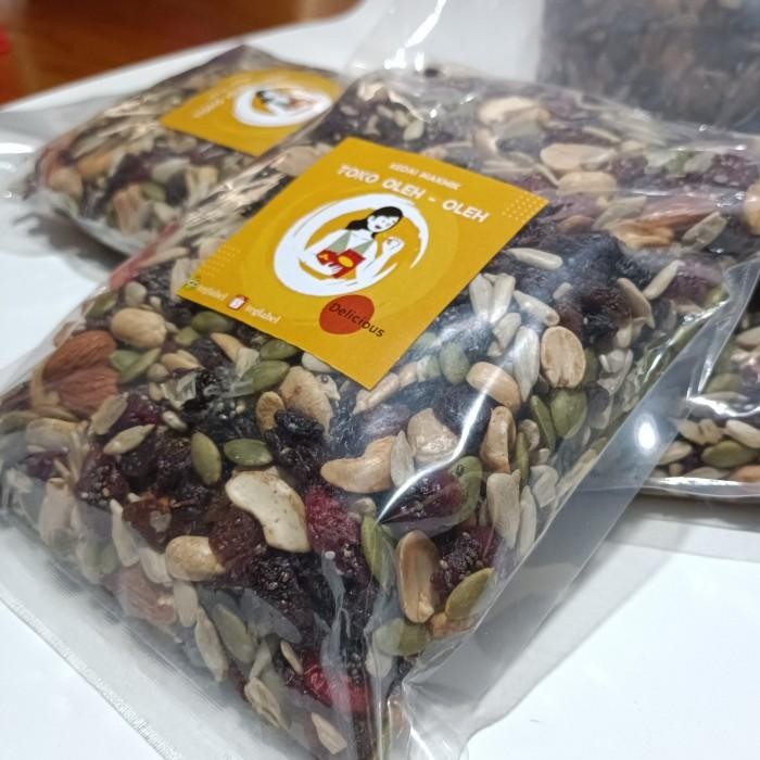 

Trial Mix Nuts 500 Gram Roasted Mixed Nuts Premium Cemilan Snack