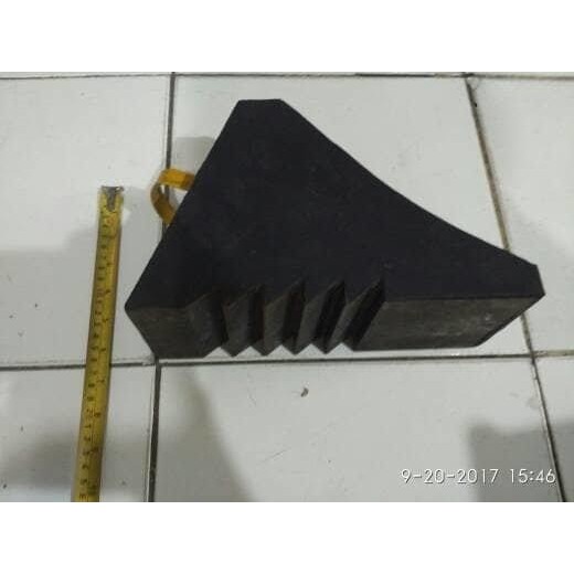 BUM-337 KARET GANJAL BAN MOBIL DAN TRUK