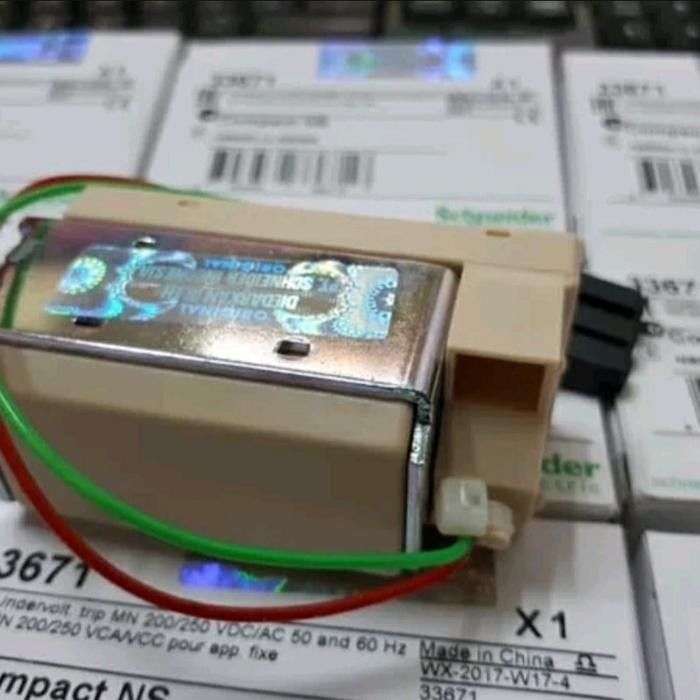 UVR UVT MN 33671 SCHNEIDER 220V