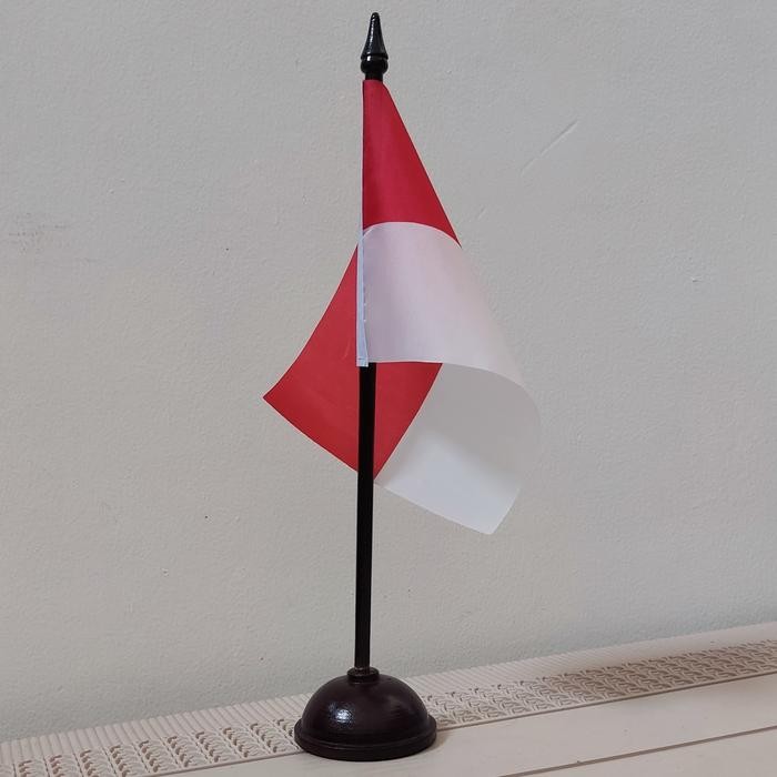 

Terlaris Bendera Kain Dekor Hiasan Souvenir Pajangan Negara Dunia Tiang Kayu SALE