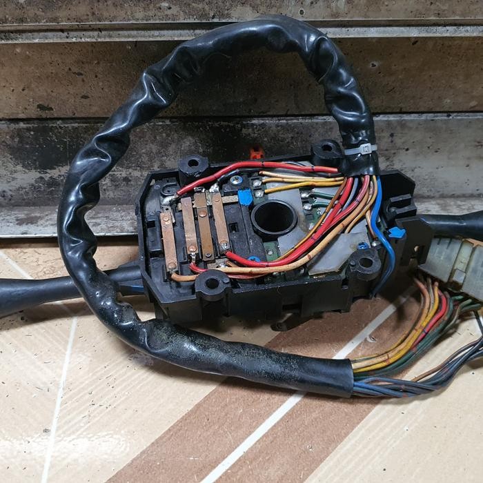 Switch Saklar Lampu Saklar Sein Suzuki Futura- Carry 1.5 Asli