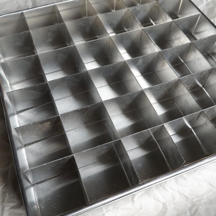 Loyang Sekat Brownies Cetakan Kue Bronis 22 x 22 isi 36