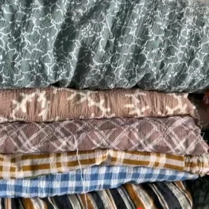 

KAIN LURIK RQ BUNDA YULI JEMBER 02 KODE 200