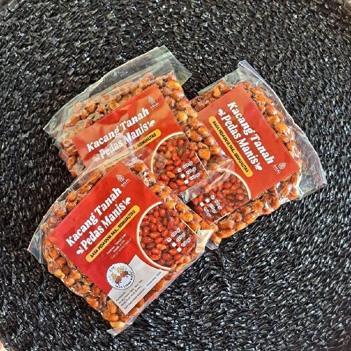 

Kacang Tanah Balado Pedas Manis 100 gram Cap Dua Lebah Kemasan Jumbo - Merah, Cemilan, Makanan -